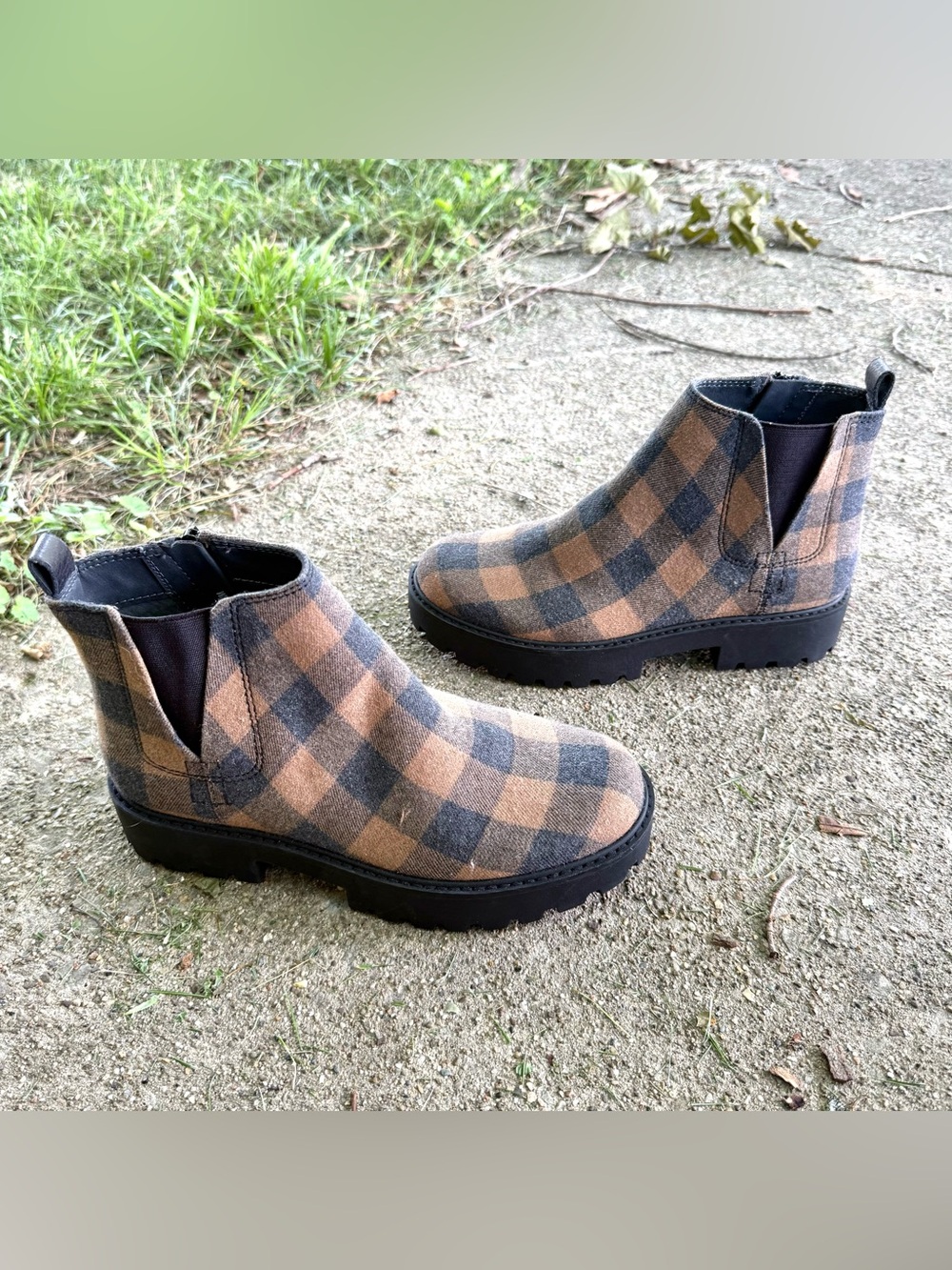Zodiac Shiloh Plaid Boots Water Repellent Fabric Women’s 6.5